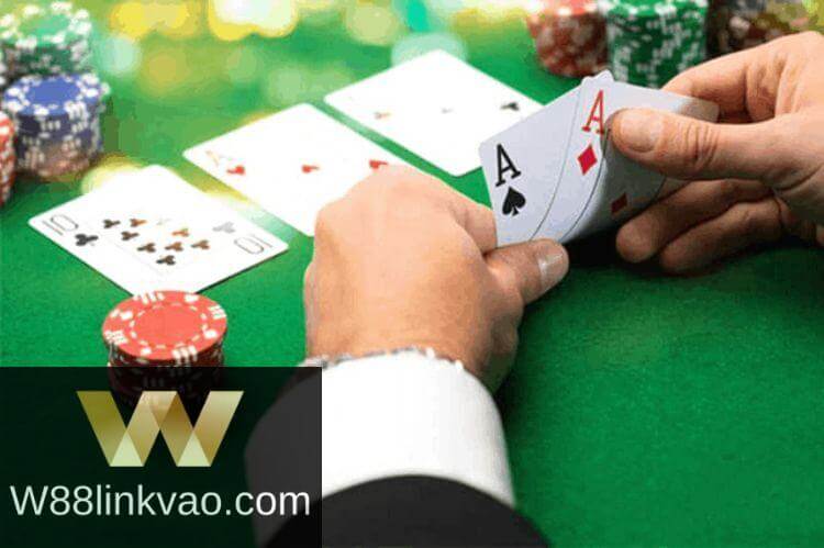 đôi A poker